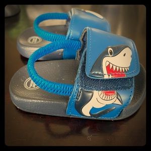 Size 3 kids baby shark flip flops
